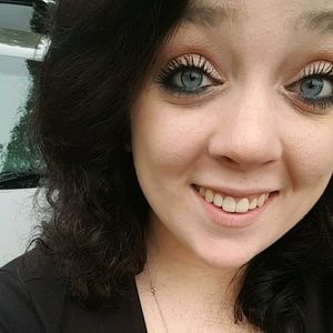 Meet your Posher, Cassandra